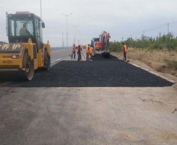 【交通動(dòng)態(tài)100期】抓養(yǎng)護(hù)、保暢通、促安全-吳忠市交通運(yùn)輸局開(kāi)展路面病害搶修工作