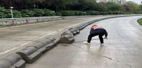 加強(qiáng)巡查力度確保公路暢通