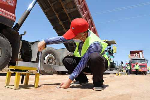 省道308線鄭記堡至石溝驛段公路路面施工拉開(kāi)序幕