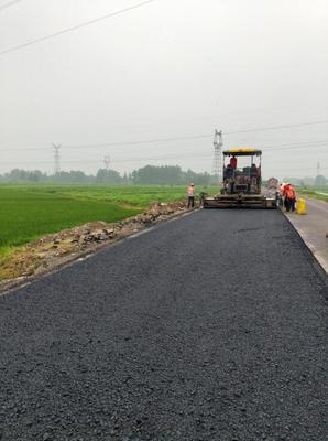 城東物流專(zhuān)用公路工程第三標(biāo)段路面刷黑完工