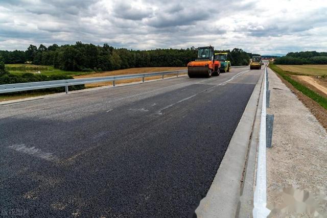 公路項目路面透層、封層和粘層施工方案